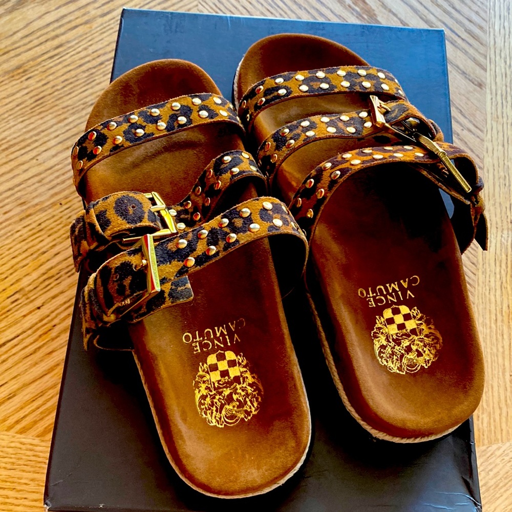VINCE CAMUTO CIANDRA STUDDED SANDALS LEOPARD PRINT/GOLD STUDS NVR WRN BRAND NEW
